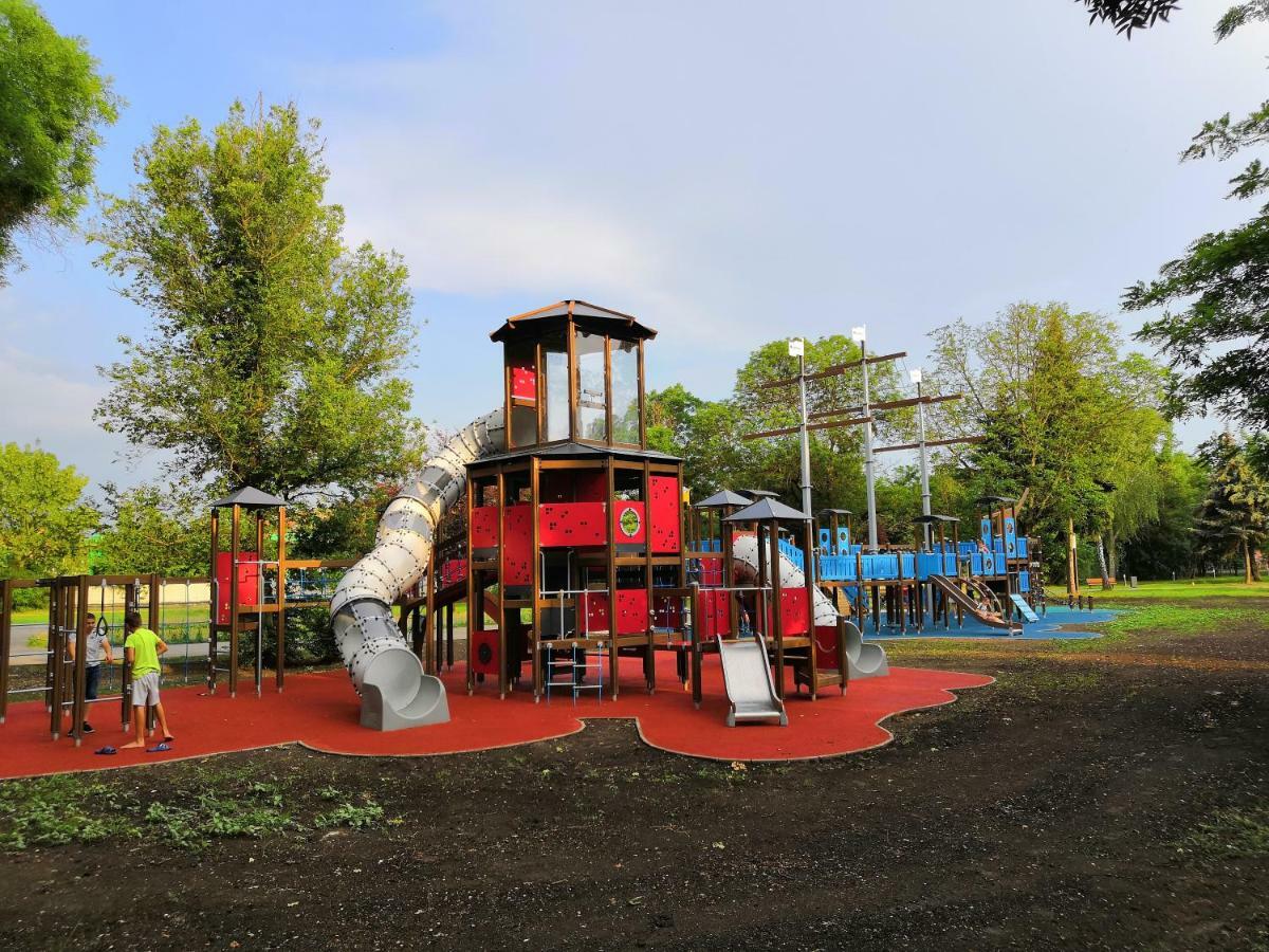 Aqua Erzsi Mama Apartman Hajduszoboszlo Bagian luar foto